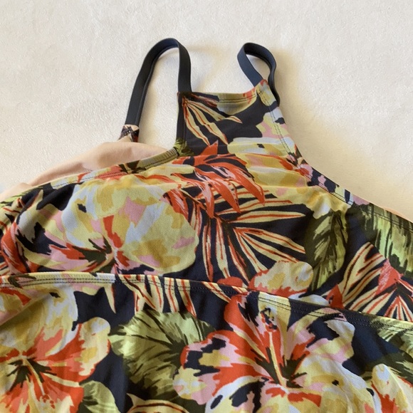 Kona Sol Plus size women swimwear top of two piece 18 W floral mesh built in bra - Picture 9 of 9